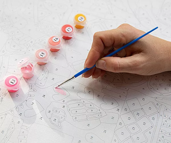 match the numbers on the paint pot with the ones on the canvas